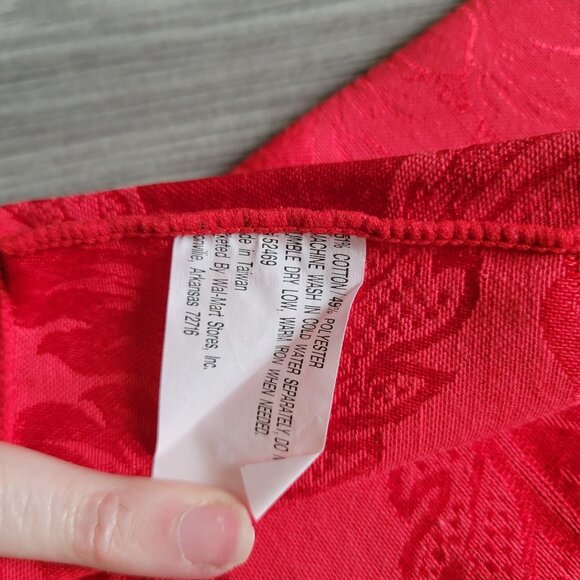 Set Of 8 Red Damask Napkins - Cotton & Polyester Blend - Elegant Design - Picture 5 of 5